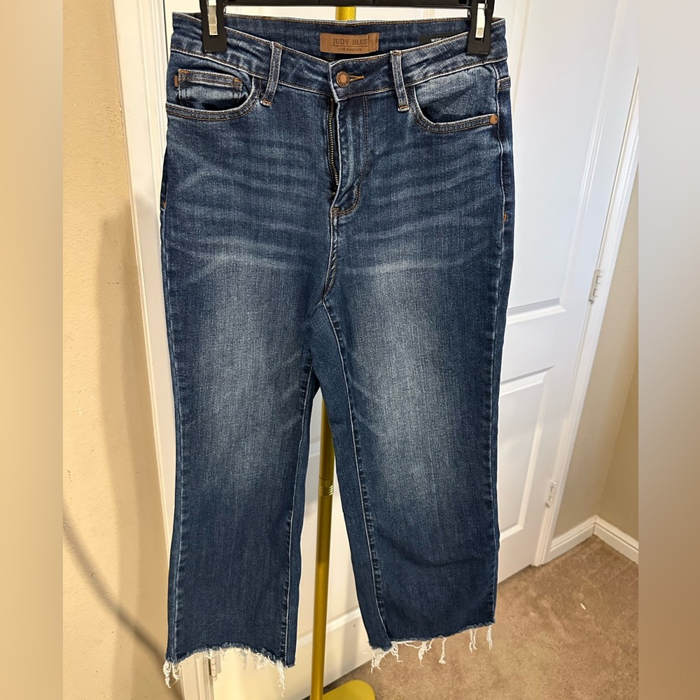 Judy Blue Dark Wash Ankle frayed hem Jeans size 26 size 3
